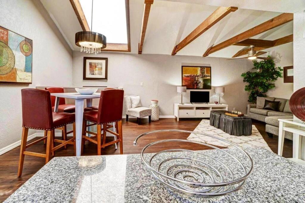 Hidden Couples Loft Retreat In Heights Foodie District Tampa Eksteriør bilde